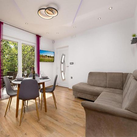 Vega Lux Apartment Ядраново Номер фото